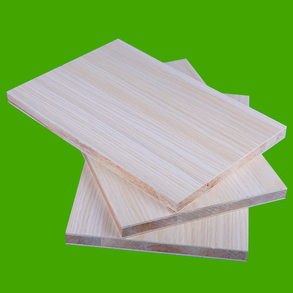 馬六甲生態板(雨絲銀橡) 馬六甲生態板(雨絲銀橡)